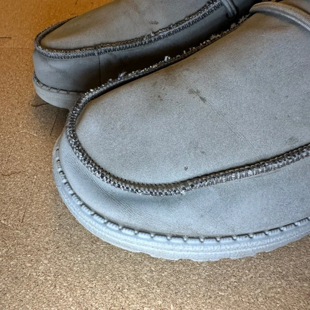 Hey Dude Wally Fabricated Leather Men Size 6 Grey Slip On Loafer Casual Shoes